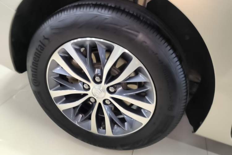 Used Buick GL8 2021 ES Land Cruiser 653T Luxury Edition Right Rear Wheel Hub