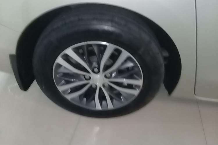 Used Buick GL8 2021 ES Land Cruiser 653T Luxury Edition Right Rear Wheel Hub
