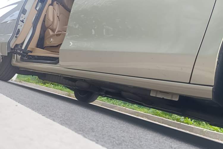 Used Buick GL8 2021 ES Land Cruiser 653T Luxury Edition Right Side Sill
