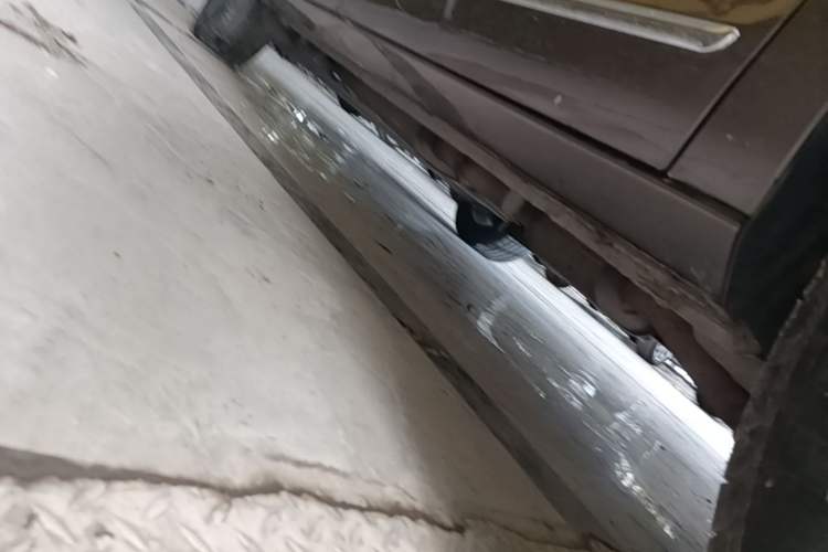 Used Buick GL8 2021 Land Cruiser Executive 652T Premium Model Right Side Sill