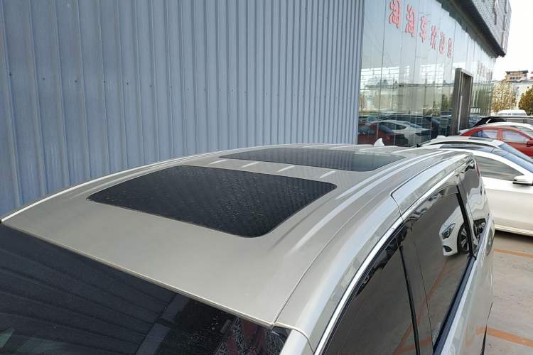 Used Buick GL8 2021 ES Landtrek 653T Luxury Model Roof