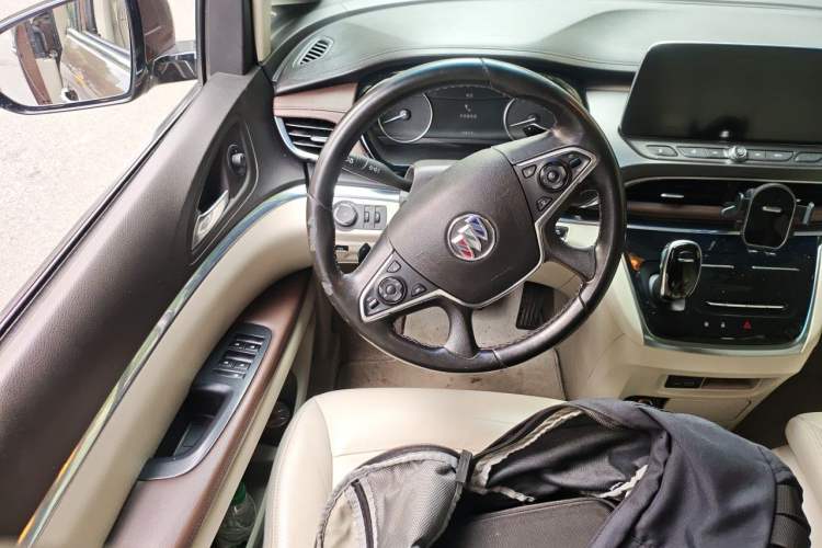 Used Buick GL8 2021 Land Cruiser Executive Class 652T Luxury Model Steering Wheel