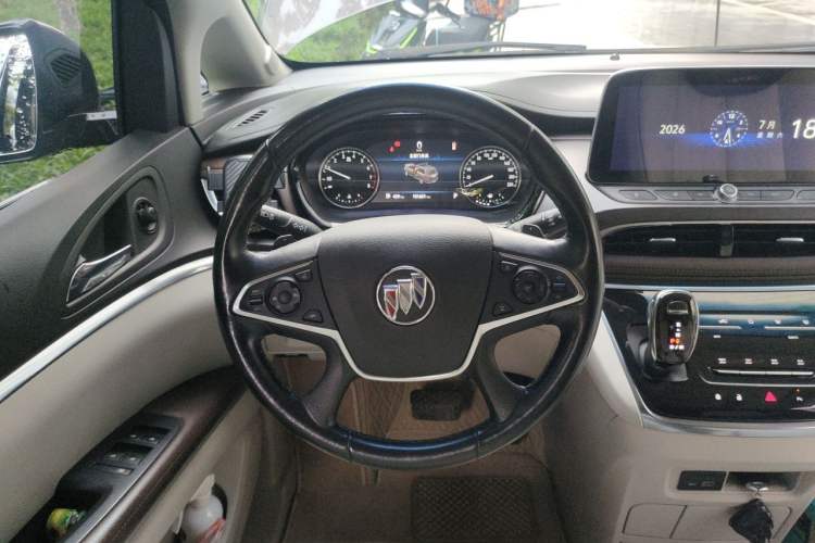 Used Buick GL8 2021 Land Cruiser Executive Class 652T Luxury Model Steering Wheel