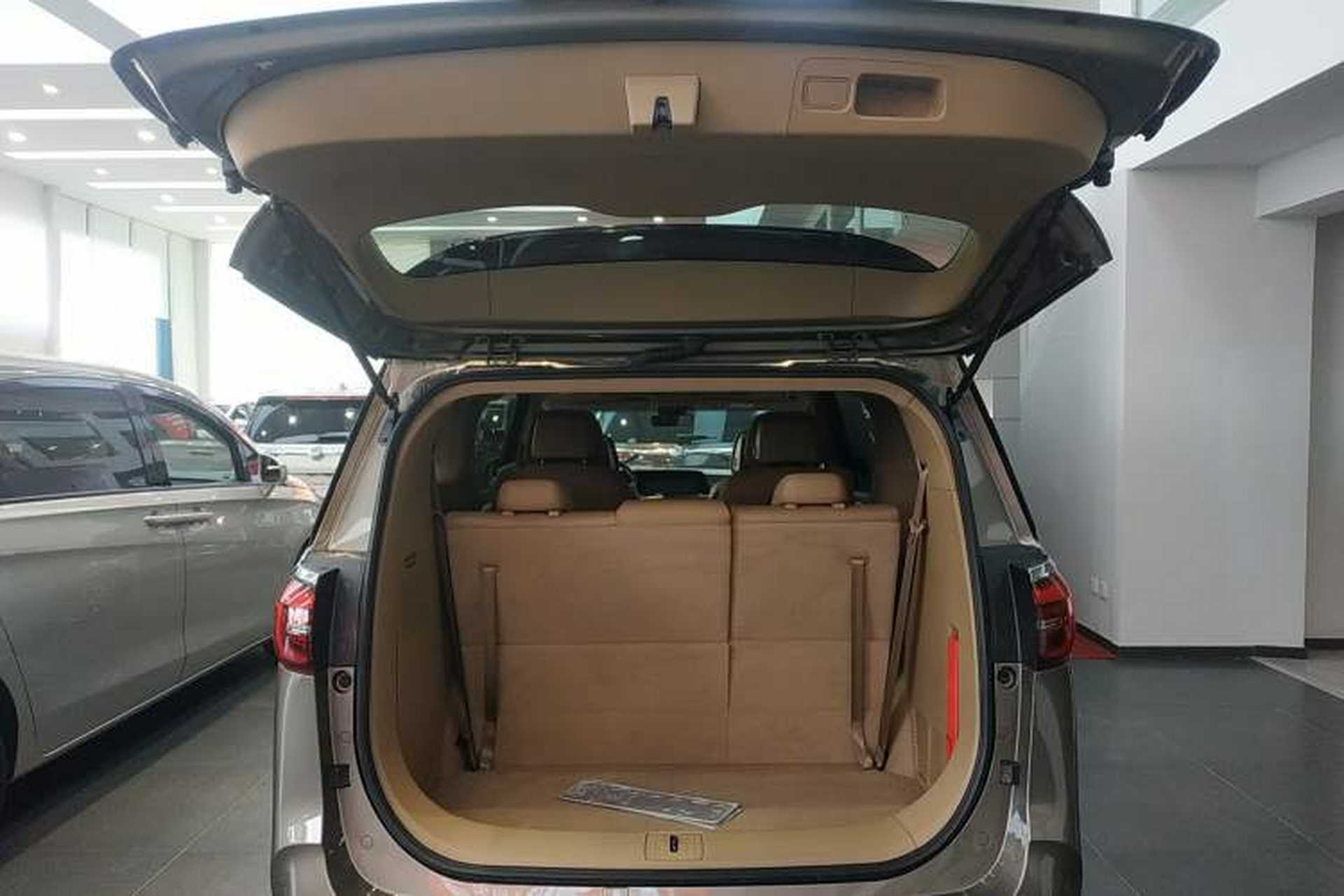 Used Buick GL8 2021 ES Land Cruiser 653T Luxury Edition Trunk