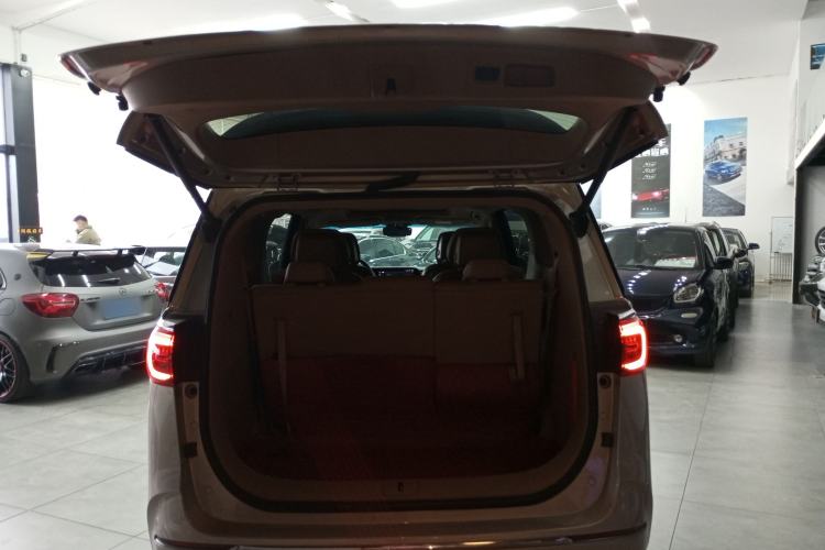 Used Buick GL8 2021 ES Land Cruiser 653T Luxury Edition Trunk