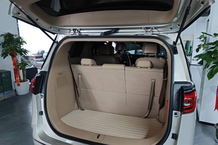 Used Buick GL8 2021 ES Land Cruiser 653T Luxury Edition Trunk