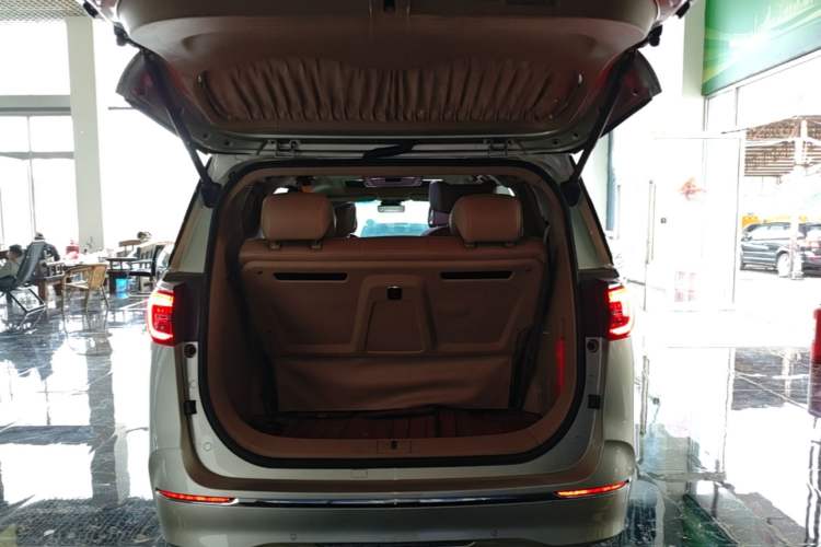 Used Buick GL8 2021 ES Land Cruiser 653T Luxury Edition Trunk