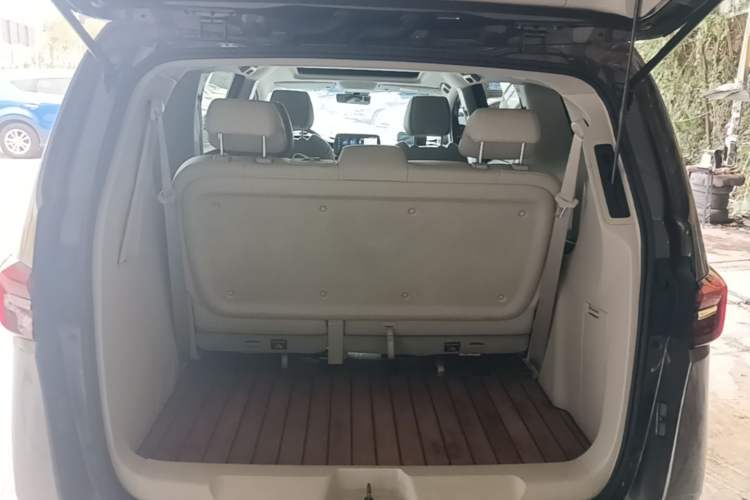 Used Buick GL8 2021 Land Cruiser Executive 652T Premium Model Trunk