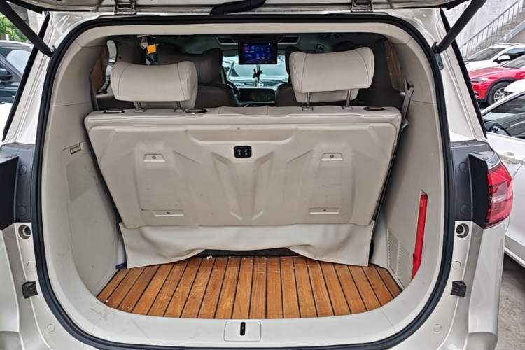 Used Buick GL8 2021 ES Landtrek 653T Comfort Edition Trunk