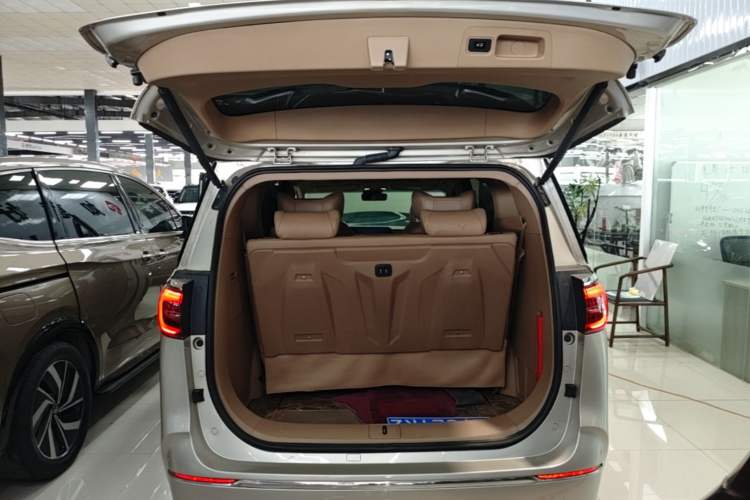 Used Buick GL8 2021 ES Land Cruiser 653T Luxury Edition Trunk