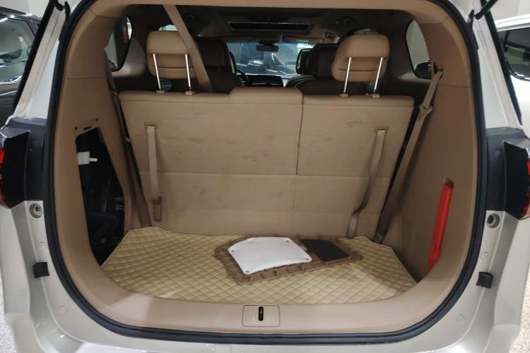 Used Buick GL8 2021 ES Land Cruiser 653T Luxury Edition Trunk