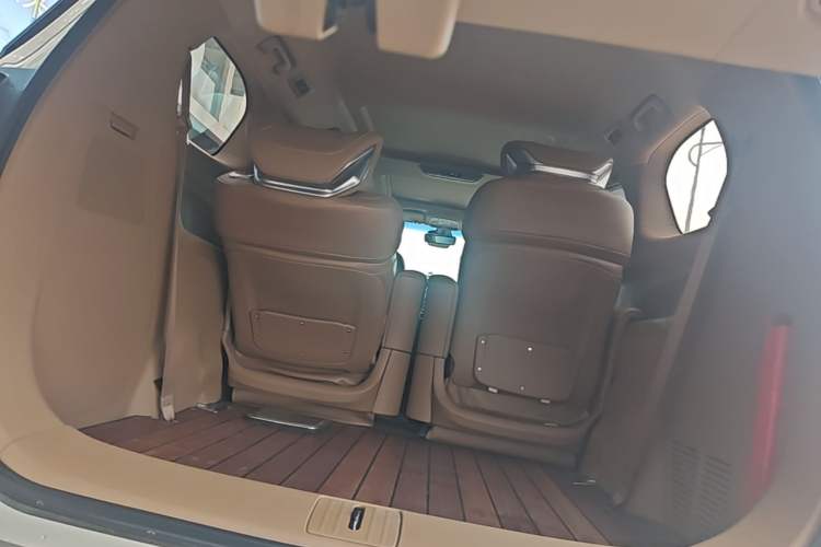 Used Buick GL8 2021 ES Land Cruiser 653T Luxury Edition Trunk