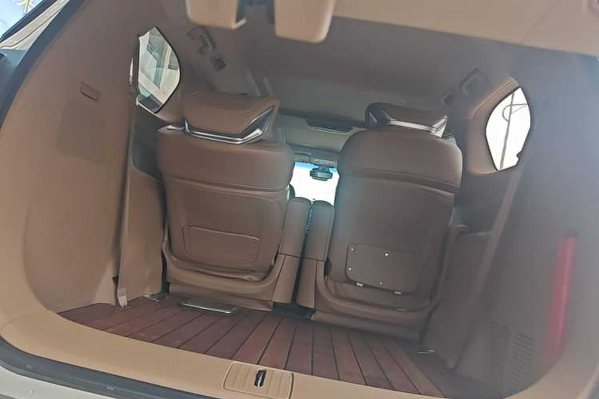 Used Buick GL8 2021 ES Land Cruiser 653T Luxury Edition Trunk