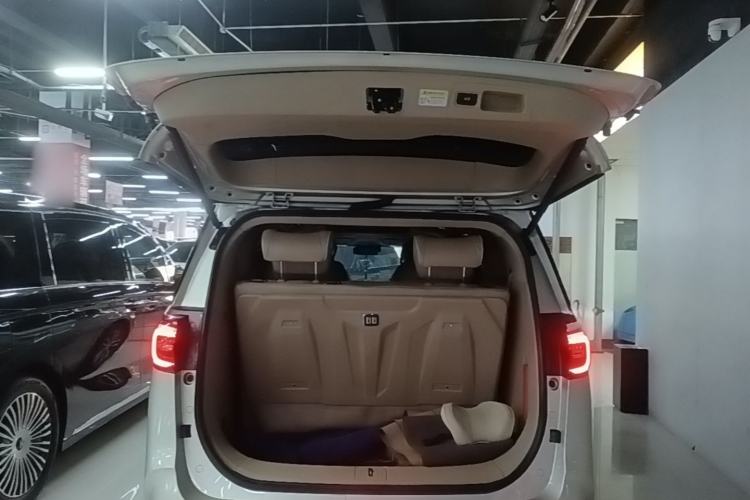 Used Buick GL8 2021 ES Land Cruiser 653T Luxury Edition Trunk