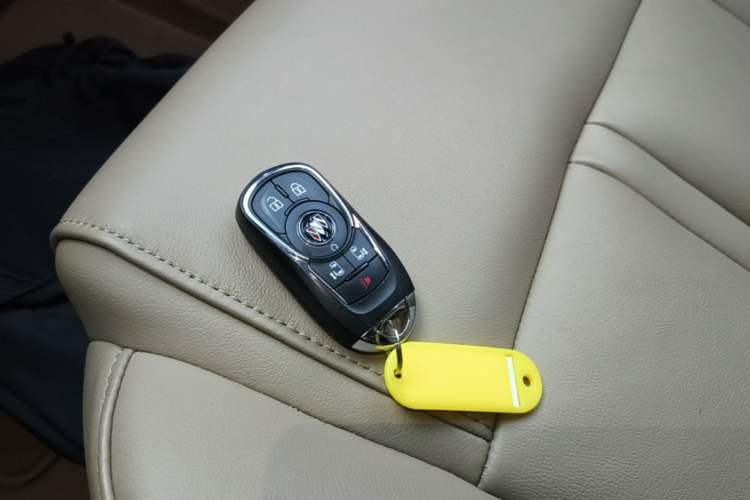 Used Buick GL8 2021 ES Land Cruiser 653T Luxury Edition Vehicle Key