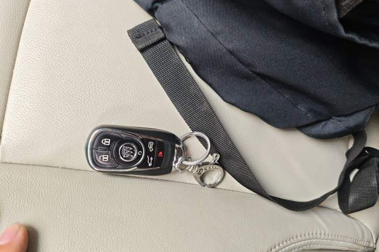 Used Buick GL8 2021 Land Cruiser Executive Class 652T Luxury Model Vehicle Key