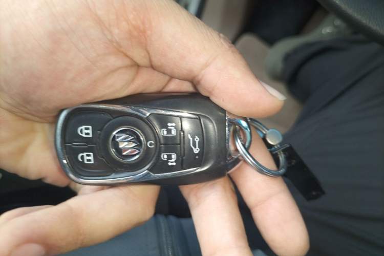 Used Buick GL8 2021 ES Land Cruiser 653T Flagship Model Vehicle Key