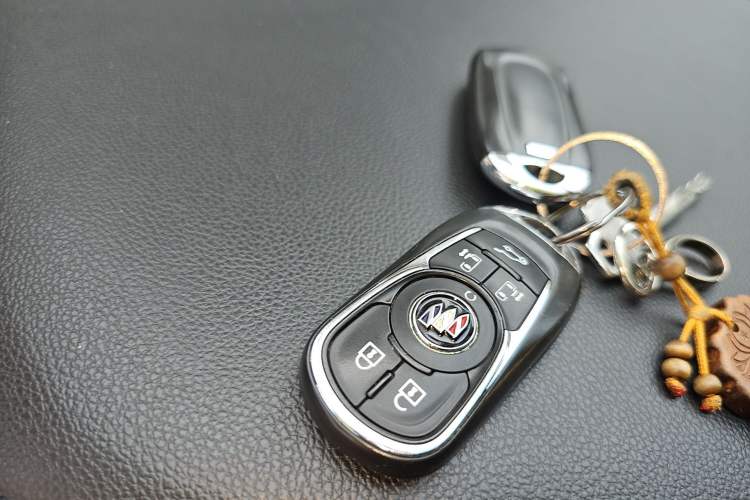 Used Buick GL8 2021 Land Cruiser Executive Class 652T Smart Luxury Model Vehicle Key