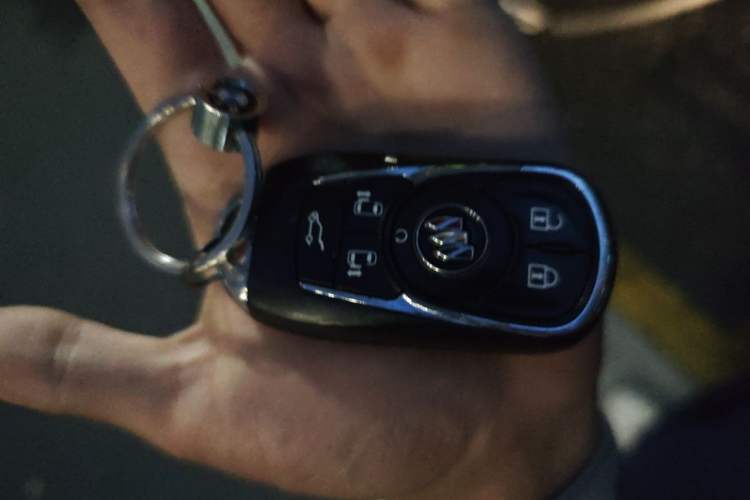 Used Buick GL8 2021 ES Land Cruiser 653T Smart Flagship Model Vehicle Key