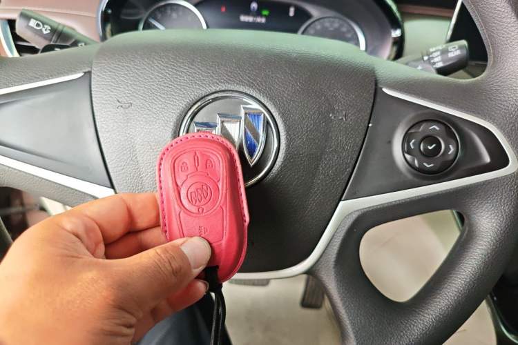 Used Buick GL8 2021 Land Cruiser Executive Class 652T Comfort Model Vehicle Key