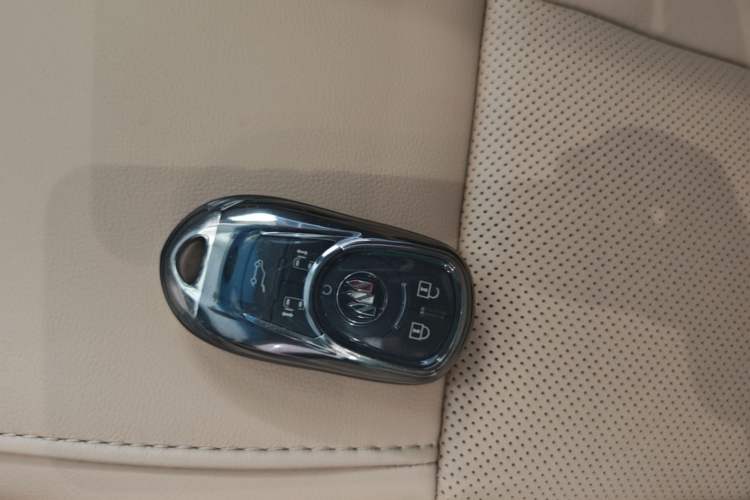 Used Buick GL8 2021 ES Landtrek 653T Luxury Model Vehicle Key