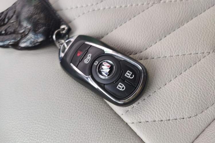 Used Buick GL8 2021 Land Cruiser Executive Class 652T Luxury Model Vehicle Key