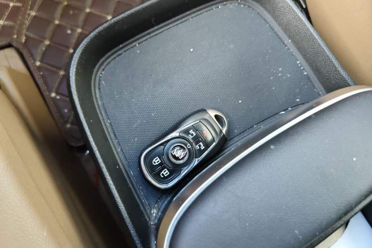 Used Buick GL8 2021 ES Land Cruiser 653T Luxury Edition Vehicle Key