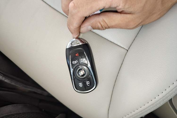 Used Buick GL8 2021 Land Cruiser Executive 652T Premium Model Vehicle Key