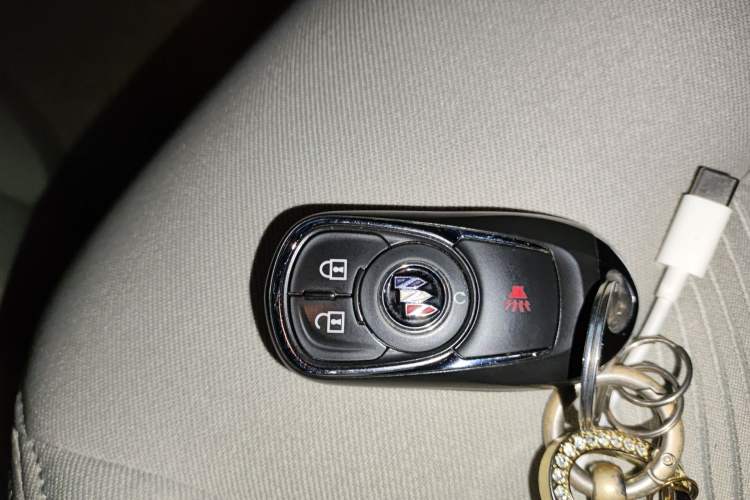 Used Buick GL8 2021 Land Cruiser Executive Class 652T Comfort Model Vehicle Key