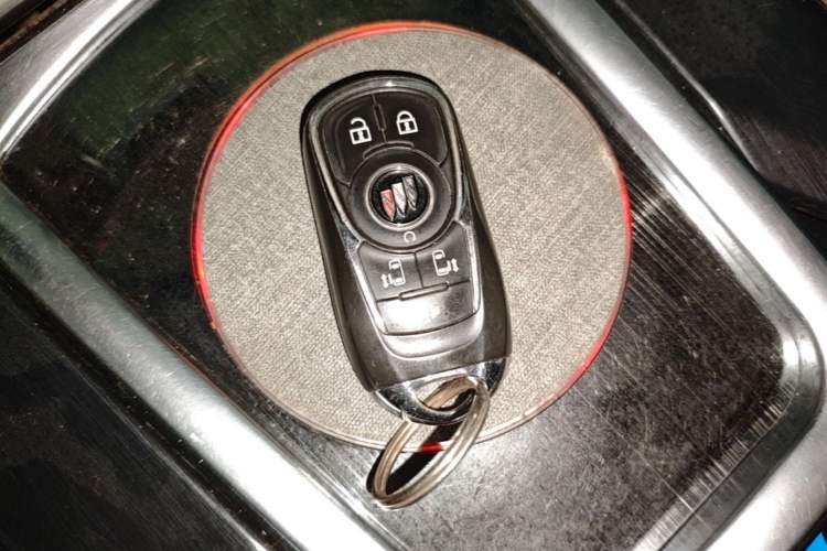 Used Buick GL8 2021 ES Land Cruiser 653T Luxury Edition Vehicle Key