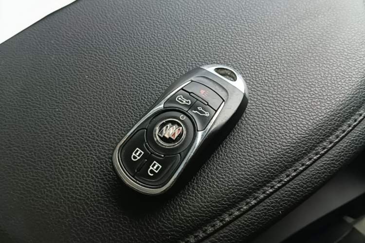 Used Buick GL8 2021 Land Cruiser Executive 652T Premium Model Vehicle Key