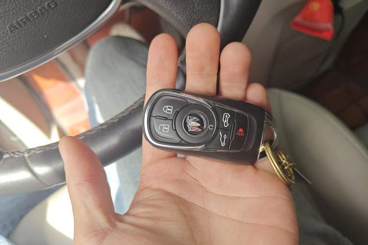 Used Buick GL8 2021 Land Cruiser Executive 652T Premium Model Vehicle Key