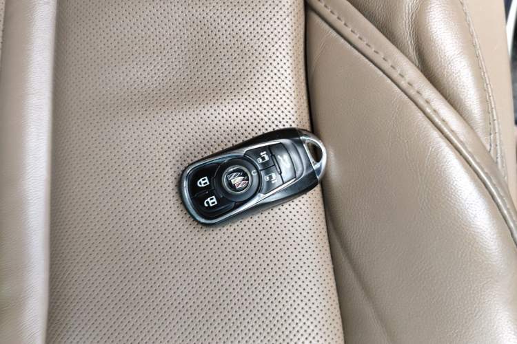 Used Buick GL8 2021 ES Land Cruiser 653T Flagship Model Vehicle Key