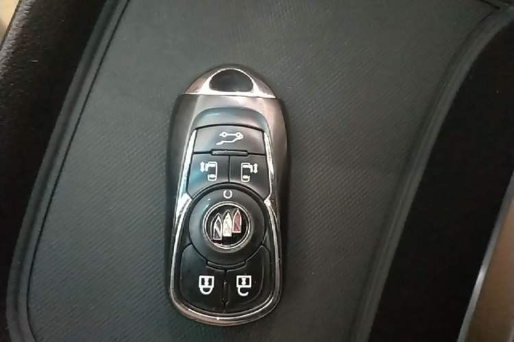 Used Buick GL8 2021 ES Landtrek 653T Luxury Model Vehicle Key