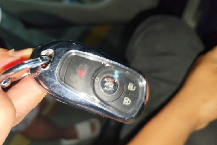 Used Buick GL8 2021 Land Cruiser Executive Class 652T Comfort Model Vehicle Key