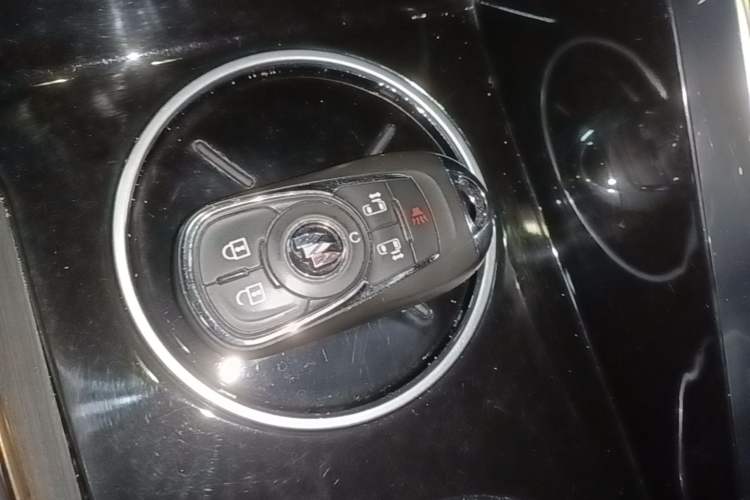Used Buick GL8 2021 ES Land Cruiser 653T Luxury Edition Vehicle Key