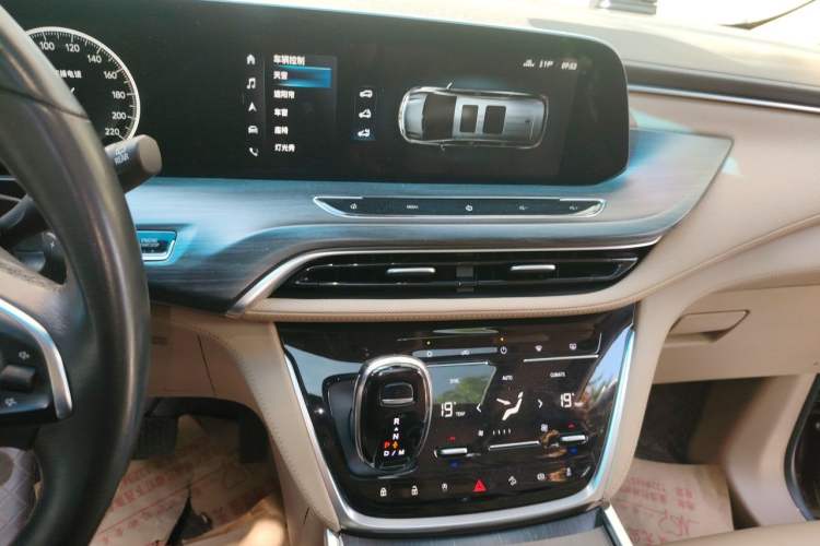 Used Buick GL8 2021 ES Landtrek 653T Luxury Model Audio And AC Panel