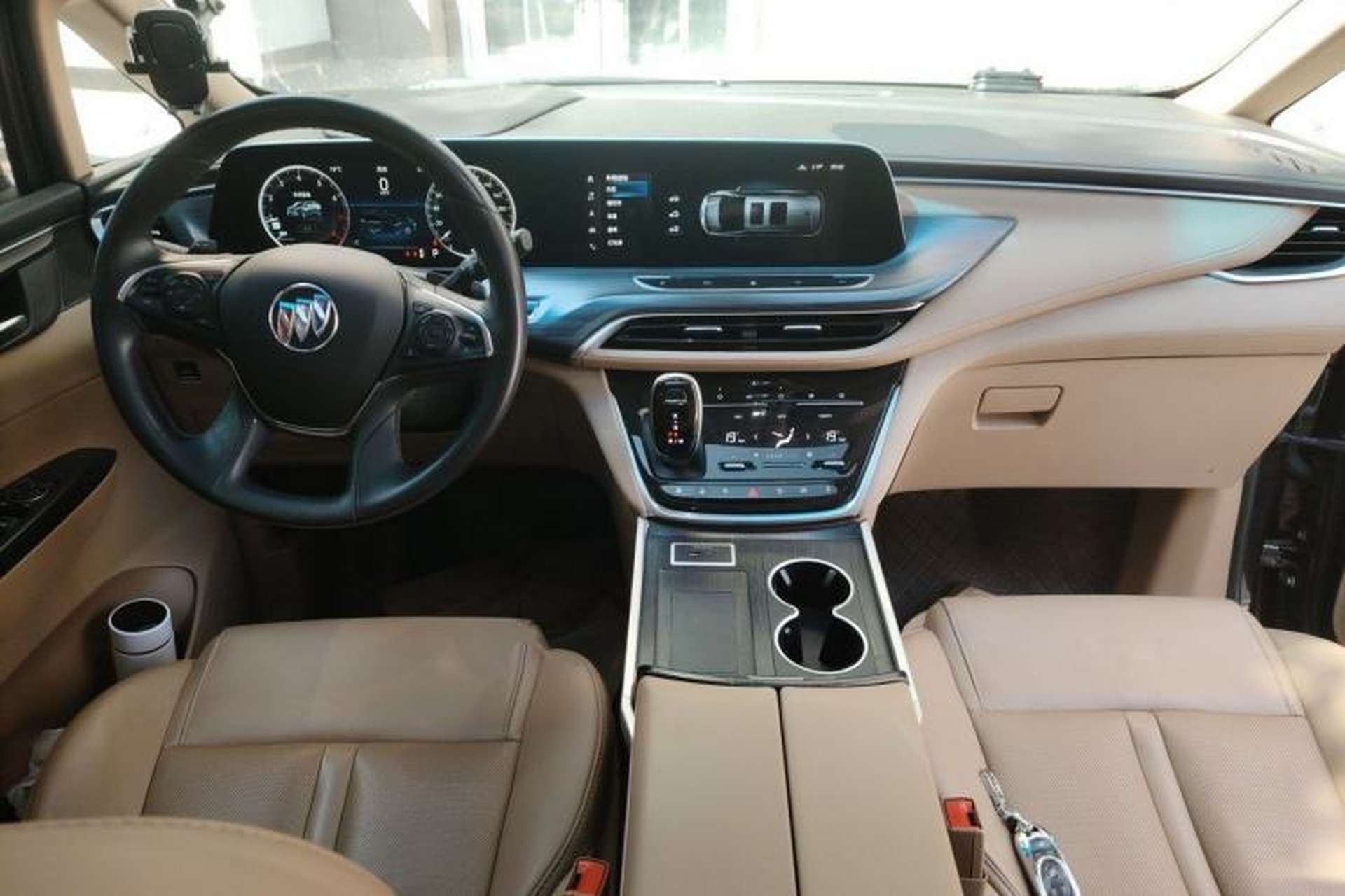 Used Buick GL8 2021 ES Landtrek 653T Luxury Model Center Console