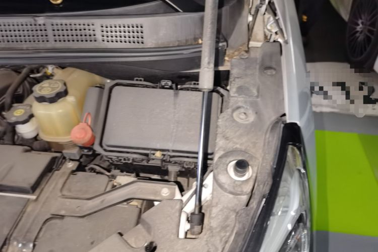 Used Buick GL8 2021 ES Land Cruiser 653T Smart Flagship Model Engine Bay Left