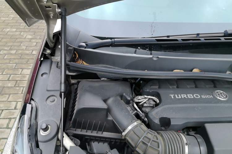 Used Buick GL8 2021 ES Land Cruiser 653T Smart Flagship Model Engine Bay Right