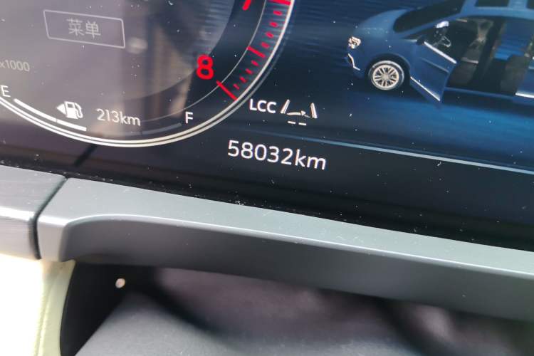 Used Buick GL8 2021 ES Land Cruiser 653T Smart Flagship Model Odometer Close Up