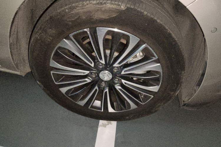 Used Buick GL8 2021 ES Landtrek 653T Smart Luxury Model Right Front Wheel Hub