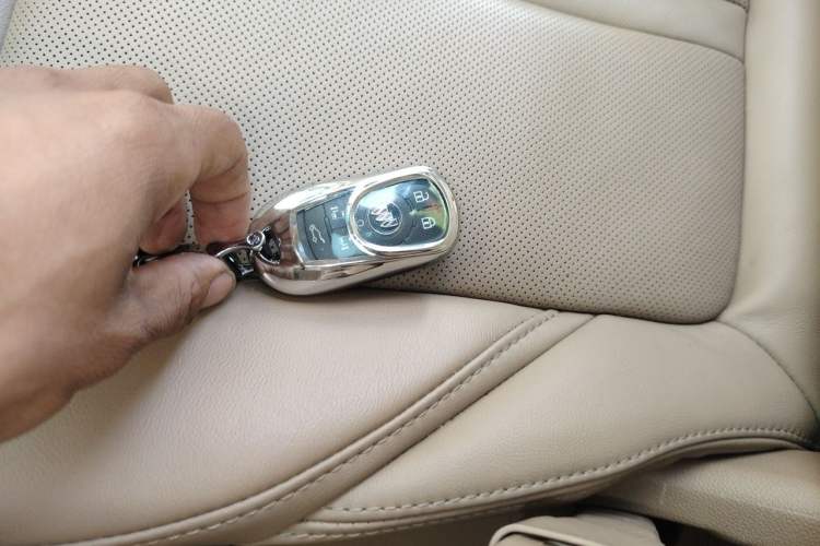 Used Buick GL8 2021 ES Landtrek 653T Luxury Model Vehicle Key