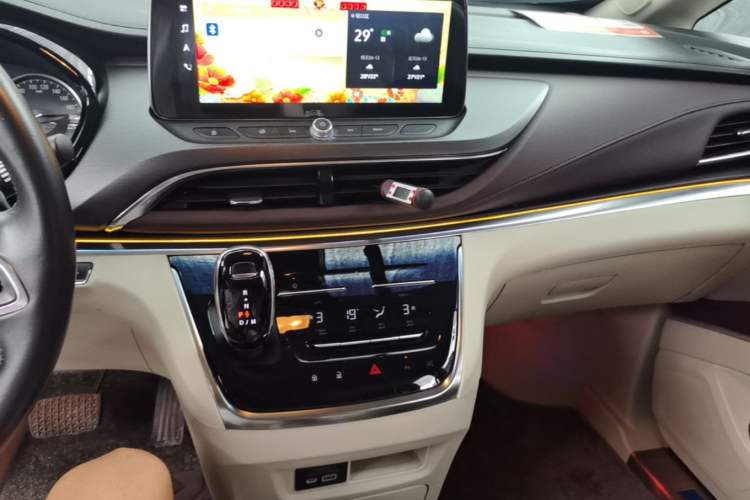 Used Buick GL8 2021 Land Cruiser Executive Class 652T Smart Luxury Model Audio And AC Panel