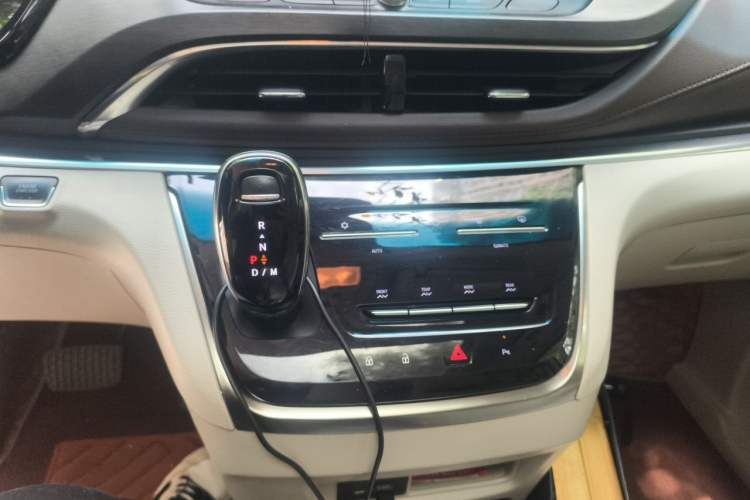 Used Buick GL8 2021 Land Cruiser Executive Class 652T Luxury Model Audio And AC Panel