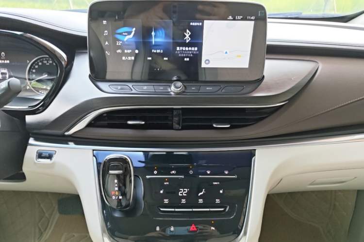 Used Buick GL8 2021 Land Cruiser Executive Class 652T Luxury Model Audio And AC Panel