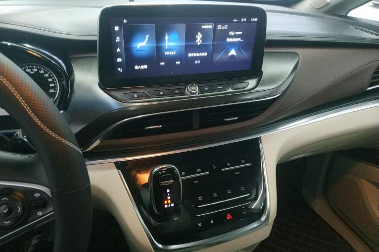 Used Buick GL8 2021 Land Cruiser Executive Class 652T Luxury Model Audio And AC Panel