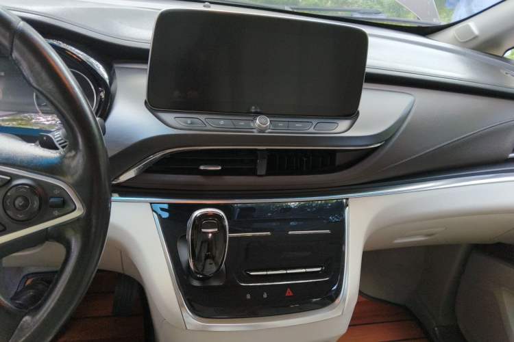 Used Buick GL8 2021 Land Cruiser Executive Class 652T Luxury Model Audio And AC Panel