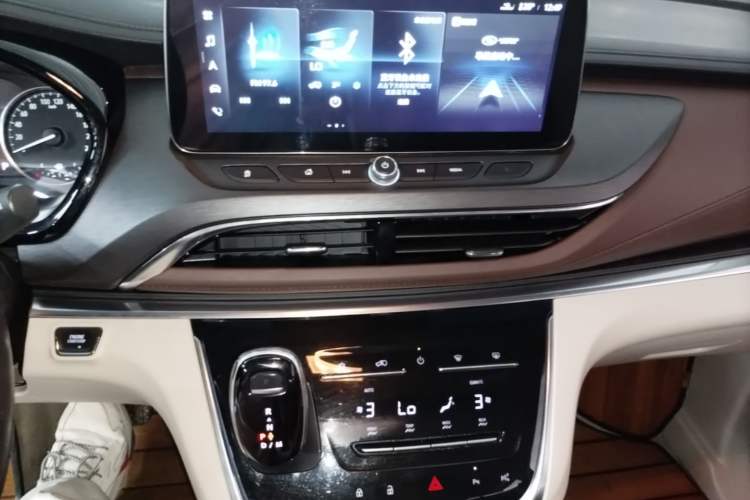 Used Buick GL8 2021 Land Cruiser Executive 652T Premium Model Audio And AC Panel