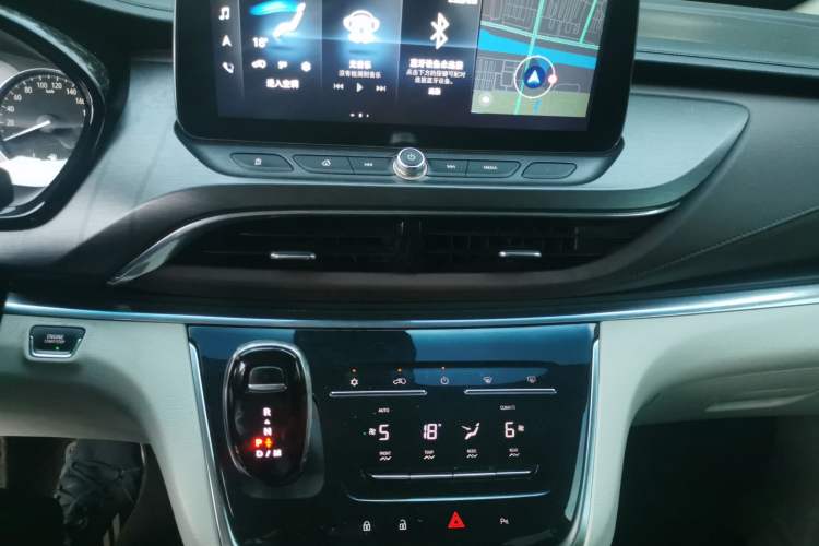 Used Buick GL8 2021 Land Cruiser Executive Class 652T Smart Luxury Model Audio And AC Panel